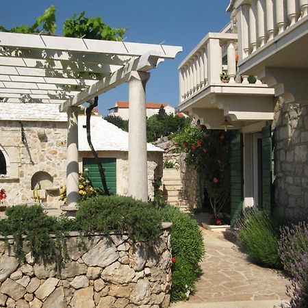 Apartments Nejasmic - Little House For Peaceful And Domestic Vacation Bol Ngoại thất bức ảnh