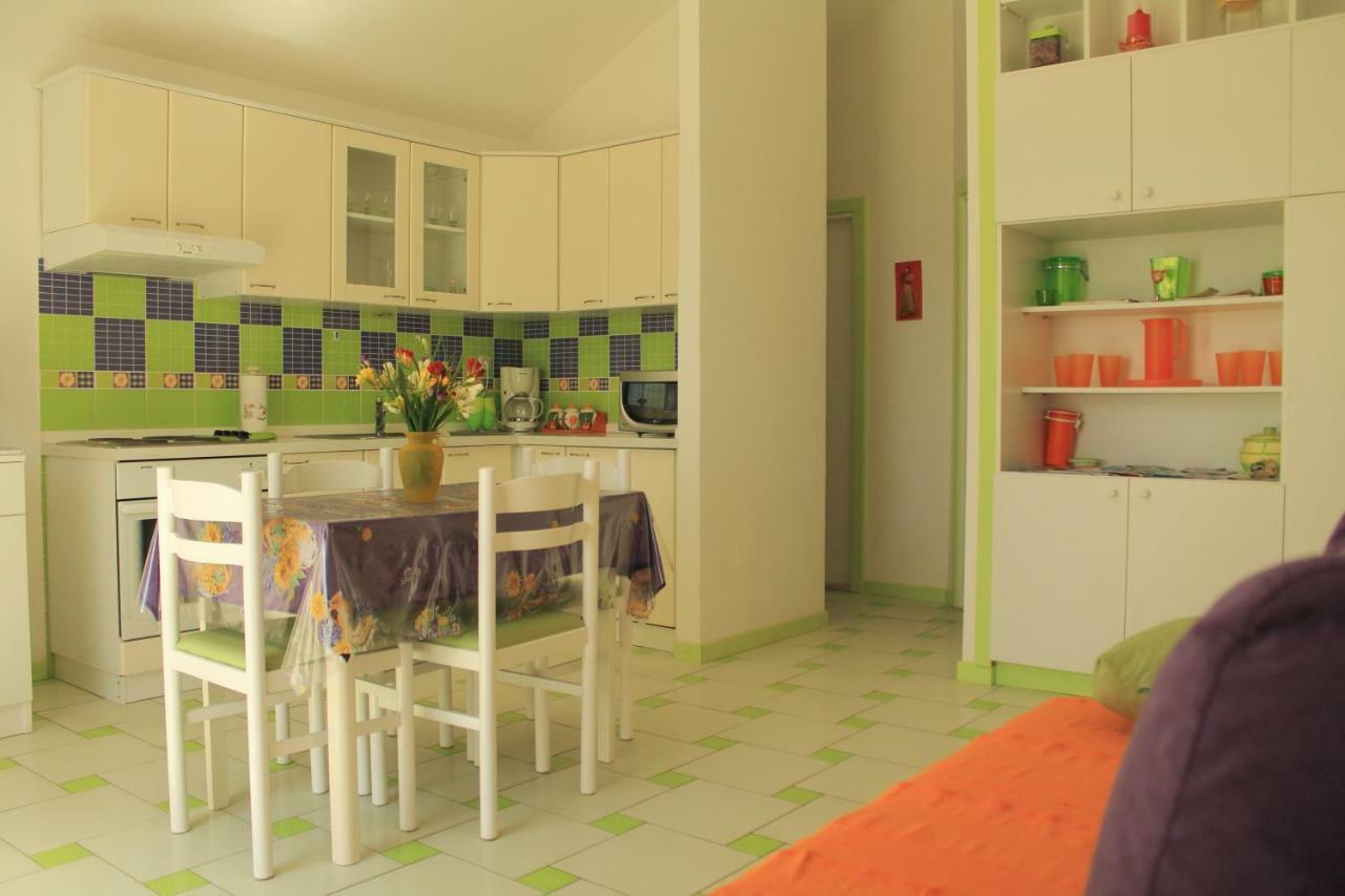 Apartments Nejasmic - Little House For Peaceful And Domestic Vacation Bol Ngoại thất bức ảnh